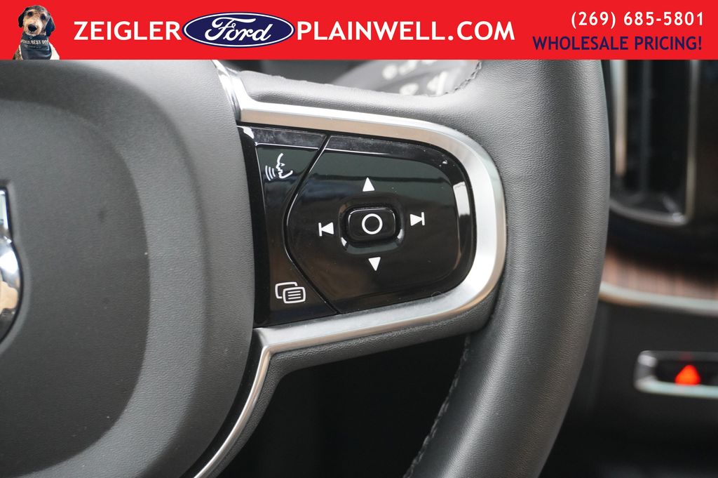 2023 VOLVO XC60 - Image 27