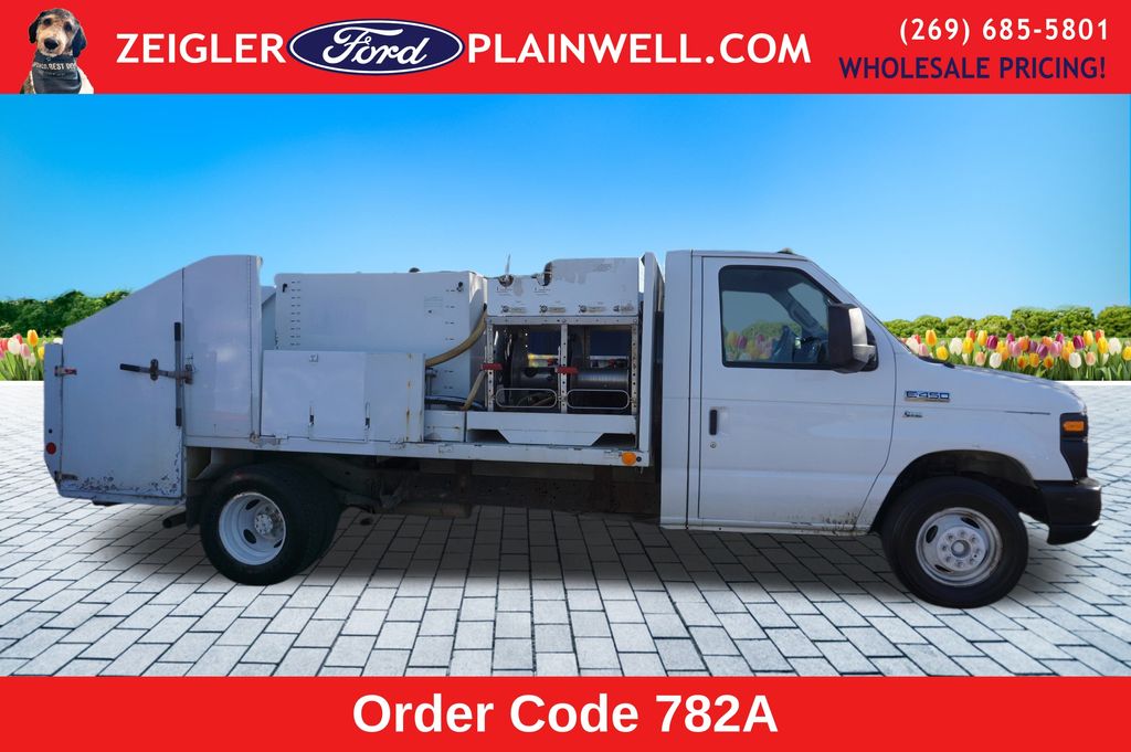 2011 FORD E-450 - Image 2