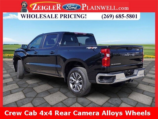 2022 Chevrolet Silverado 1500 LT photo 3
