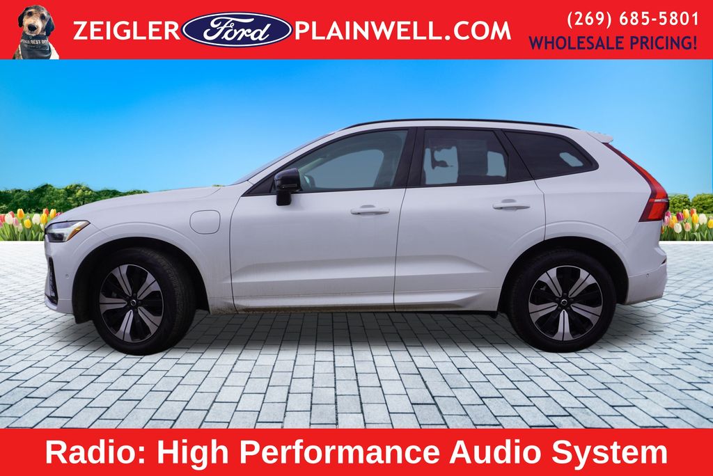 2023 VOLVO XC60 - Image 2