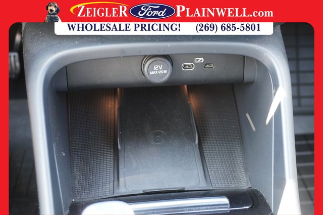 2023 VOLVO XC40 - Image 25