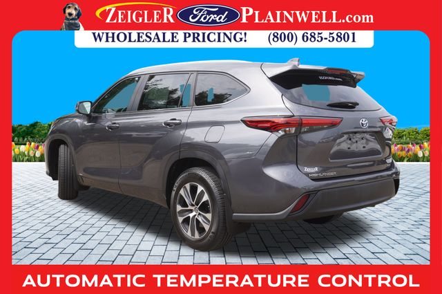 2023 Toyota Highlander Hybrid XLE photo 3