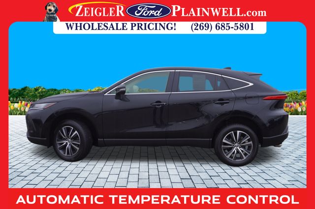 2022 Toyota Venza LE photo 2