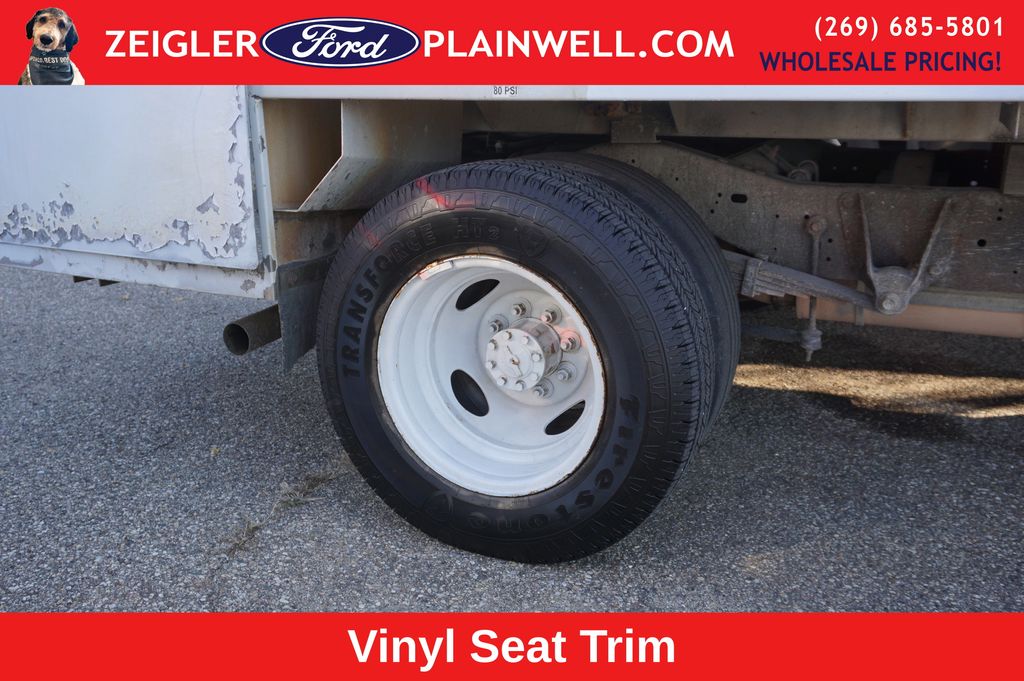 2011 FORD E-450 - Image 4