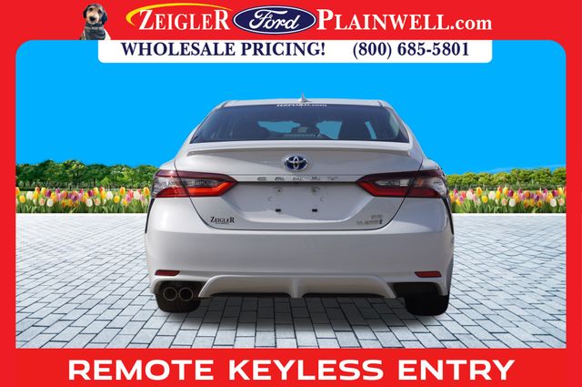 2022 Toyota Camry Hybrid SE photo 4