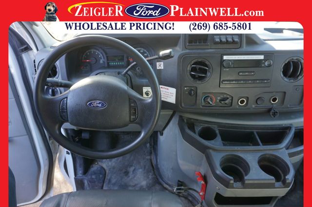 2011 FORD E-450 - Image 9