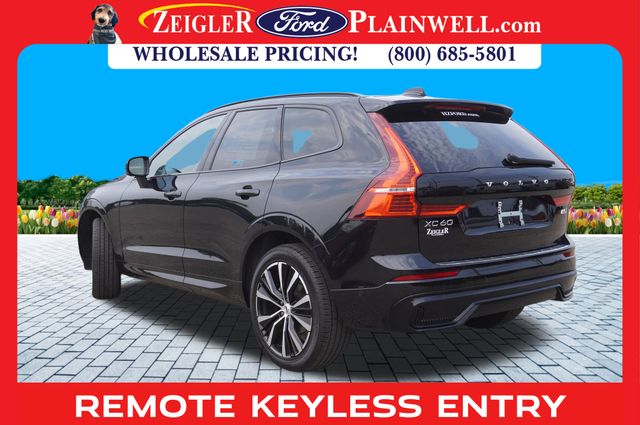 2025 Volvo XC60 B5 Plus Hybrid photo 3