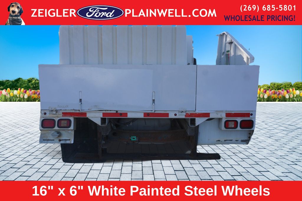 2011 FORD E-450 - Image 6