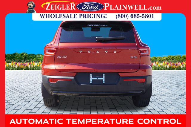 2023 Volvo XC40 Plus AWD photo 4