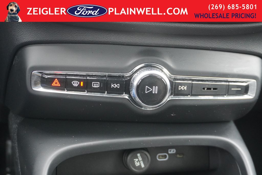 2024 VOLVO XC40 - Image 23