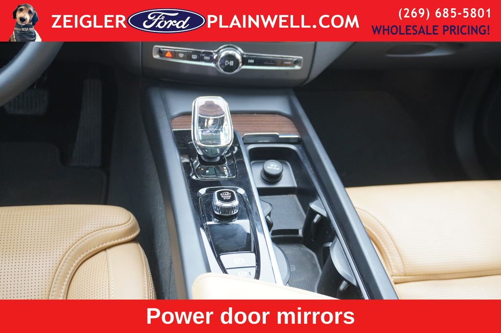 2023 VOLVO XC60 - Image 17