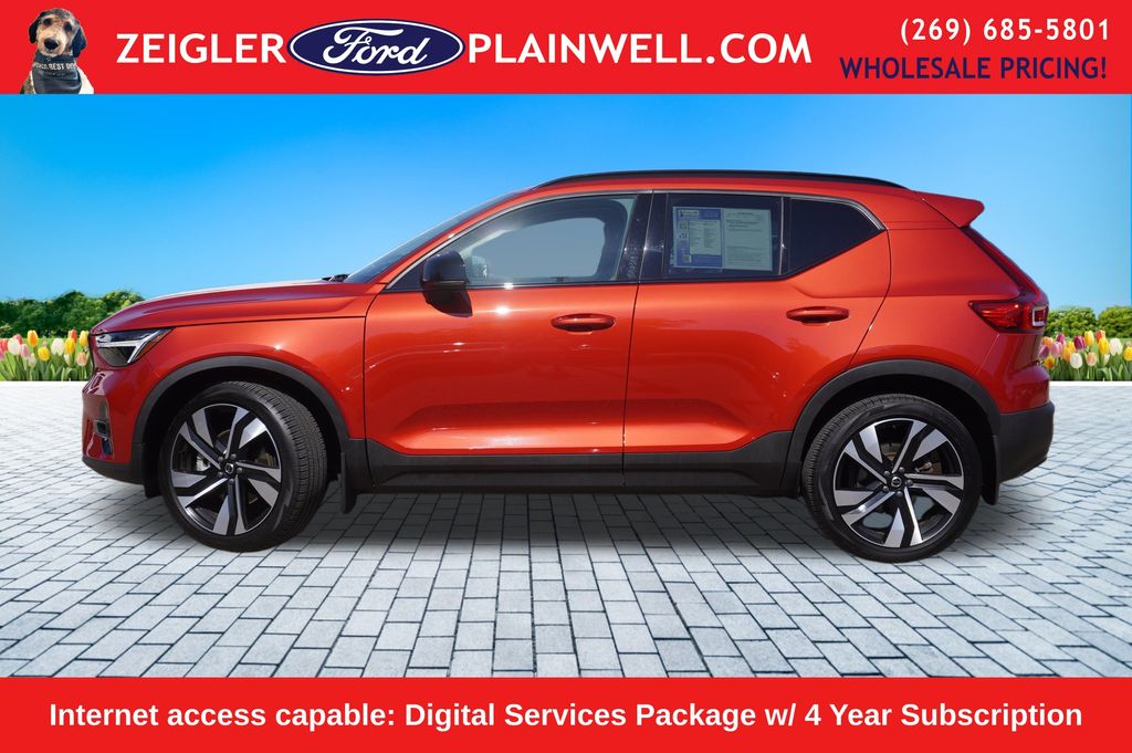 2023 VOLVO XC40 - Image 2
