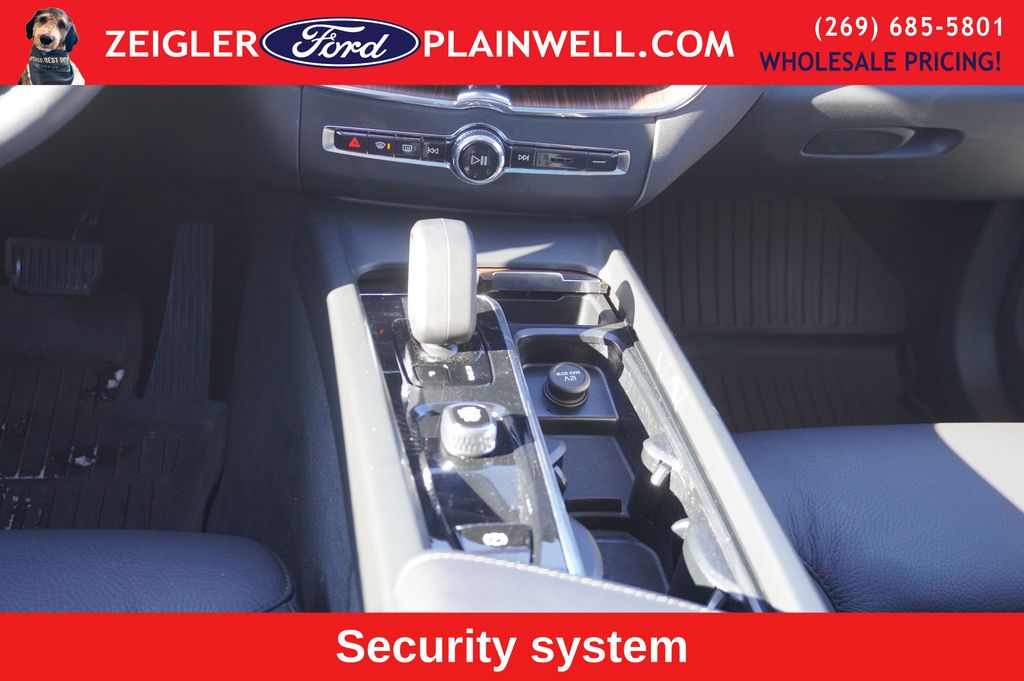 2023 VOLVO XC60 - Image 16