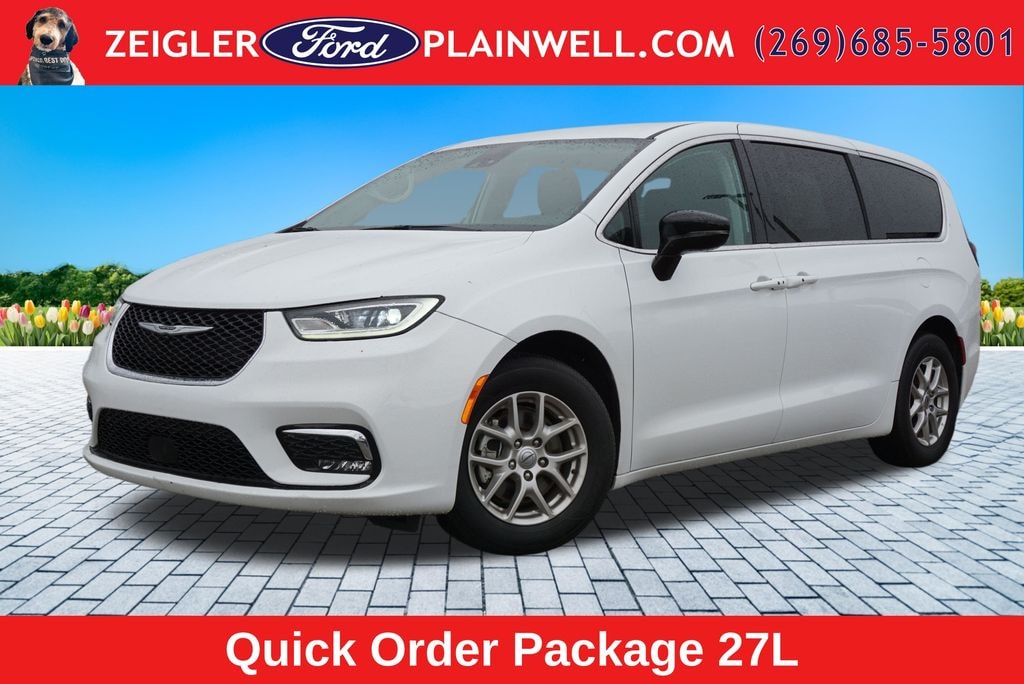 Used 2023 Chrysler Pacifica Touring L Van Passenger Van