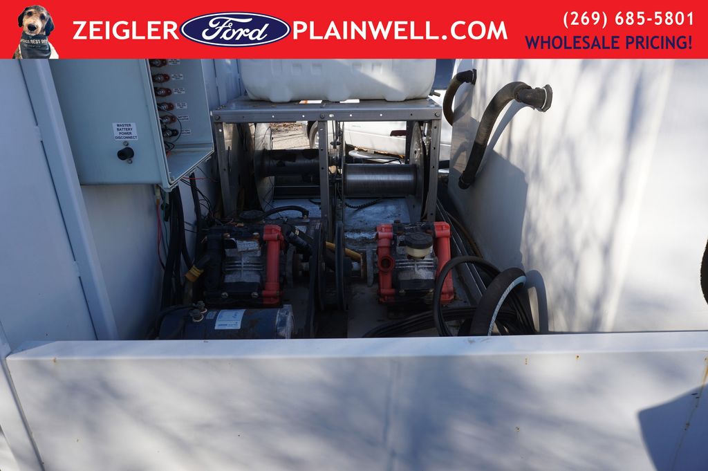 2011 FORD E-450 - Image 7