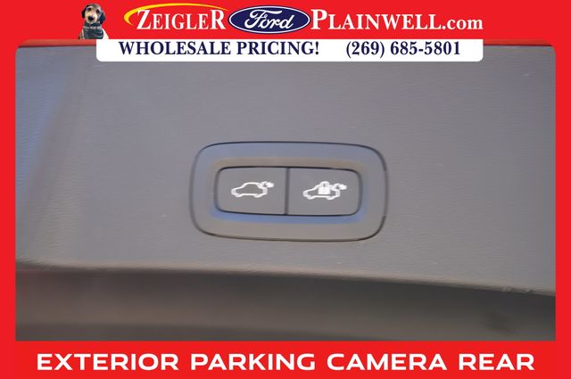 2023 VOLVO XC40 - Image 11