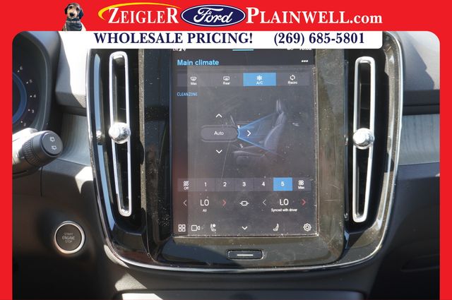 2023 VOLVO XC40 - Image 21