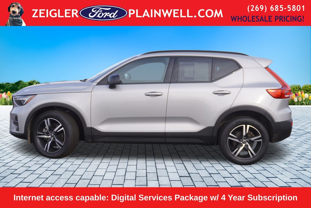 2024 VOLVO XC40 - Image 2