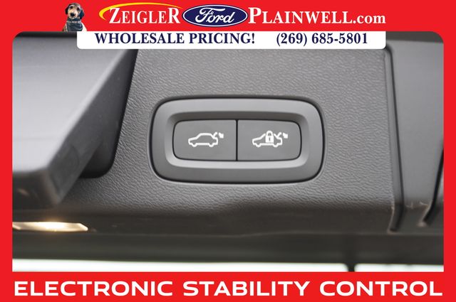 2023 VOLVO XC60 - Image 11