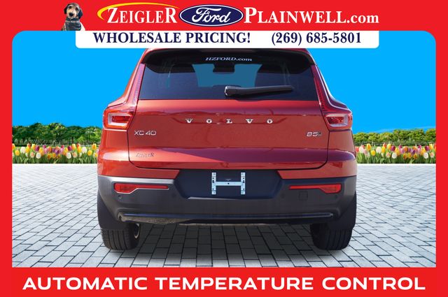 2023 VOLVO XC40 - Image 4