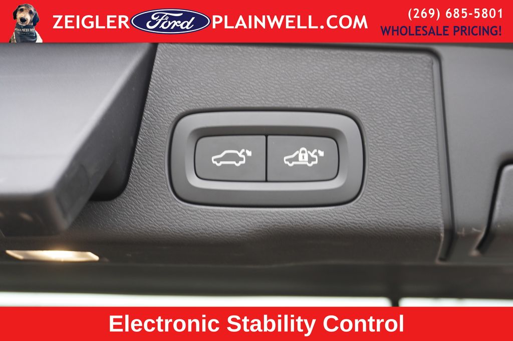 2023 VOLVO XC60 - Image 11