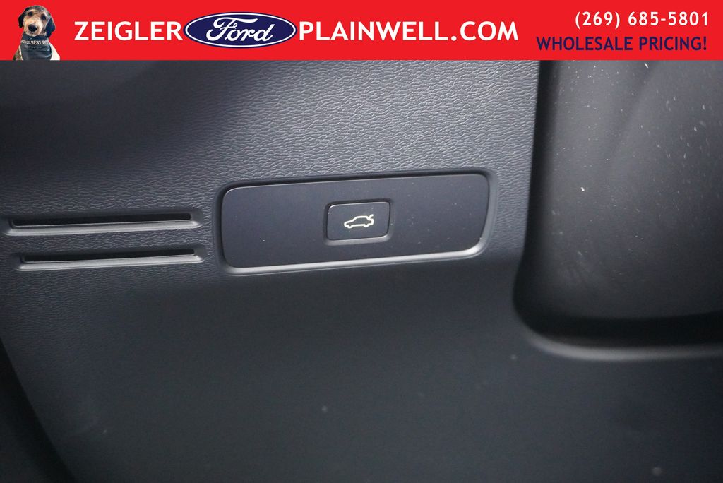 2024 VOLVO XC40 - Image 30