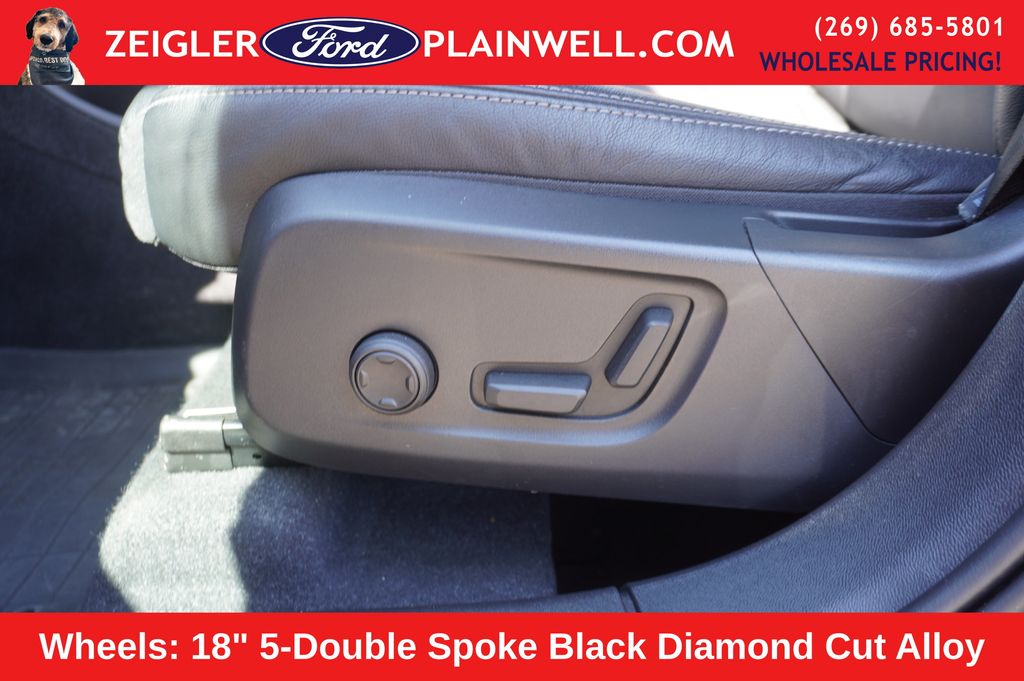 2023 VOLVO XC40 - Image 19