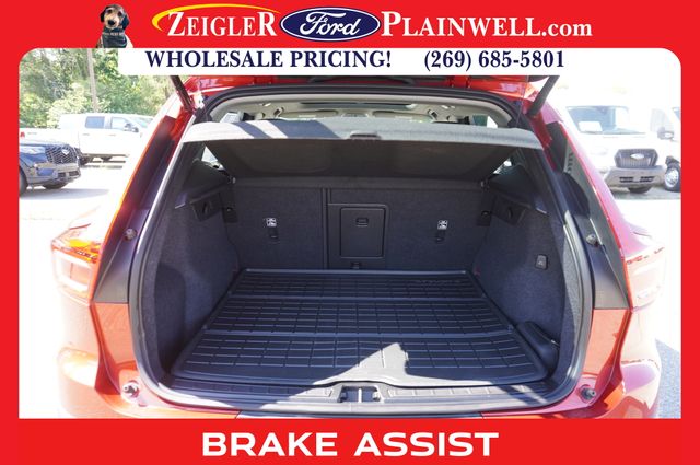 2023 VOLVO XC40 - Image 10