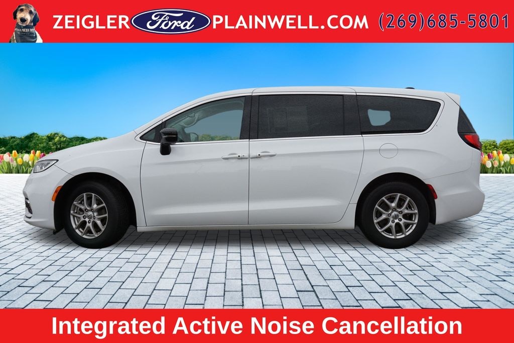 Used 2023 Chrysler Pacifica Touring L Van Passenger Van