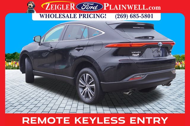 2022 Toyota Venza LE photo 3