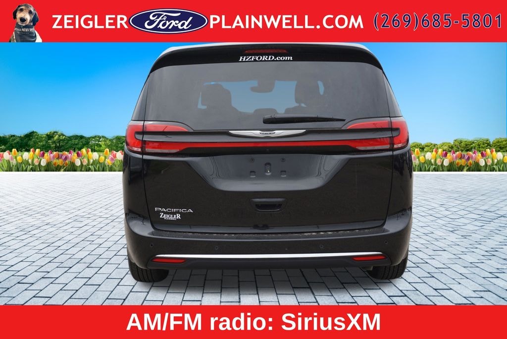 Used 2025 Chrysler Pacifica Select Van Passenger Van