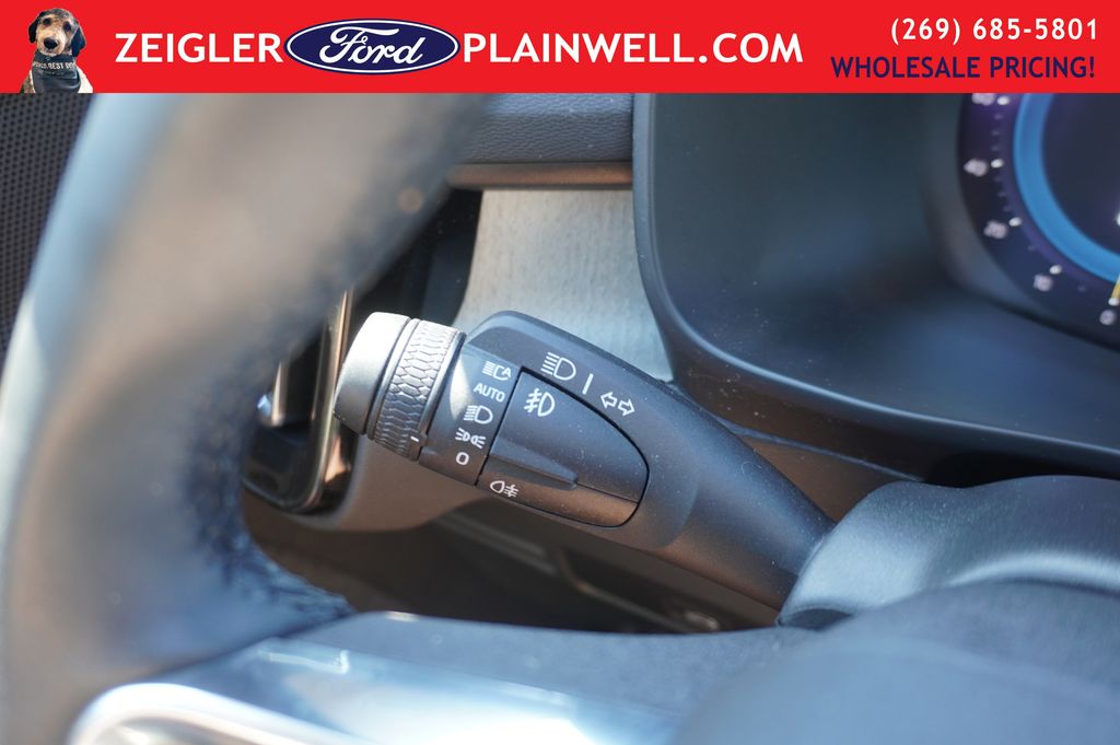 2023 VOLVO XC40 - Image 28