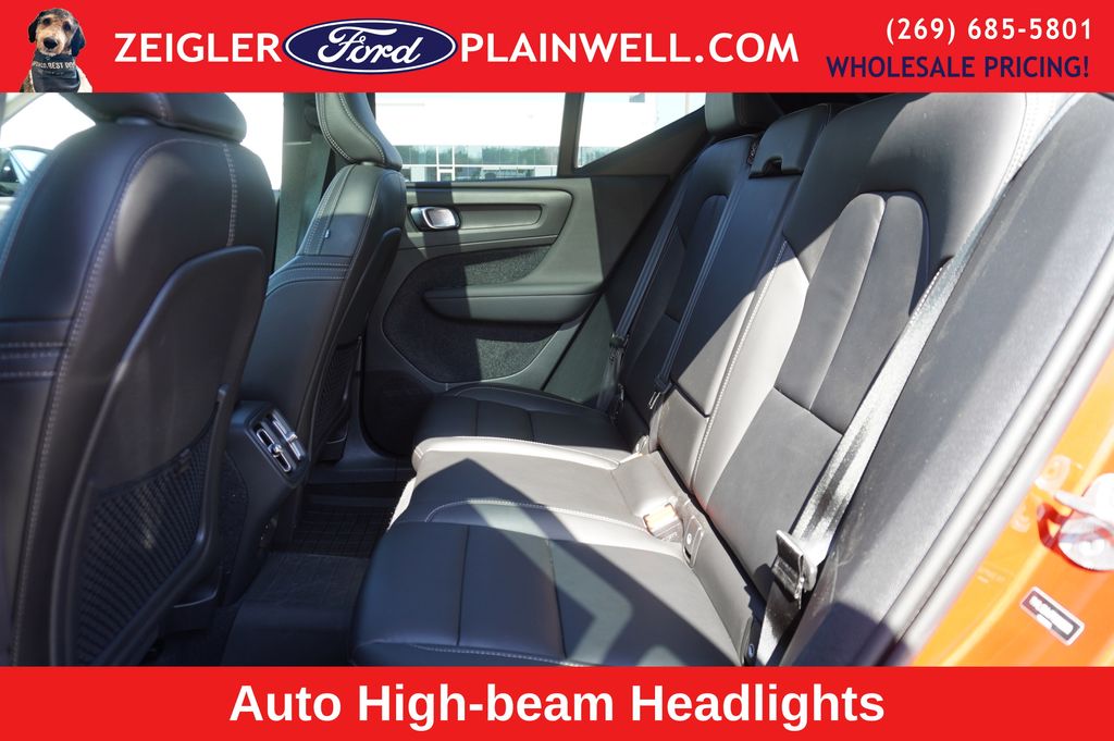 2023 VOLVO XC40 - Image 12