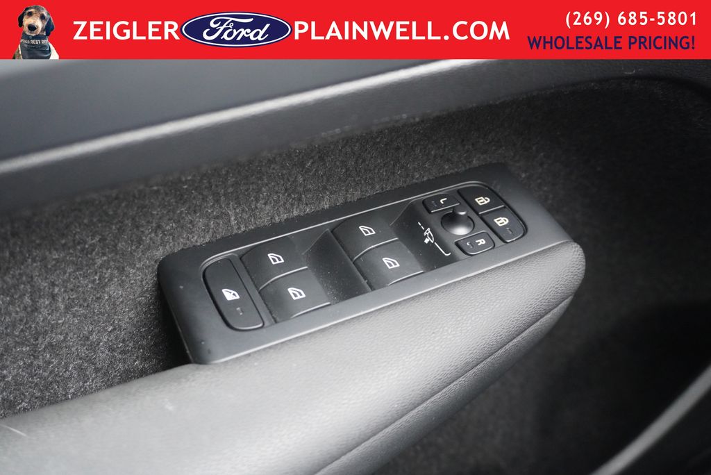 2024 VOLVO XC40 - Image 31