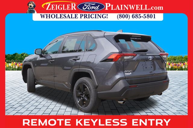 2023 Toyota RAV4 Hybrid XLE photo 3