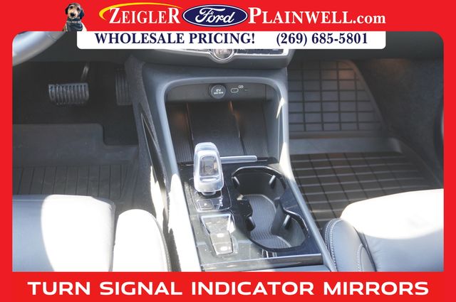 2023 VOLVO XC40 - Image 16