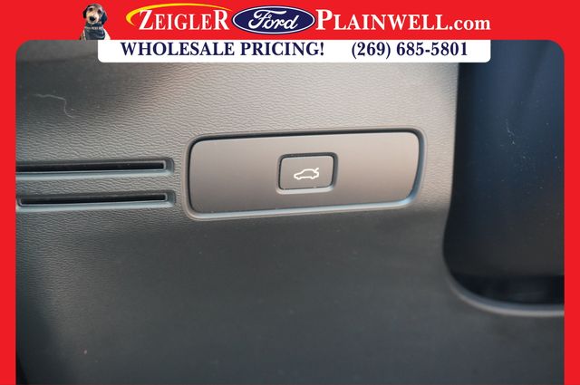 2023 VOLVO XC40 - Image 31