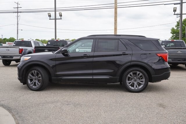 2022 Ford Explorer XLT Sport photo 2