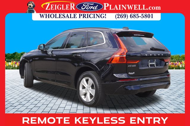 2022 Volvo XC60 B5 Momentum photo 3