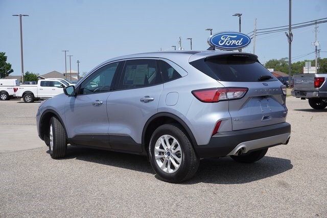 2022 Ford Escape SE photo 3