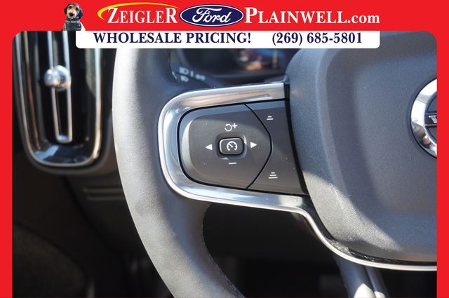 2023 VOLVO XC40 - Image 26