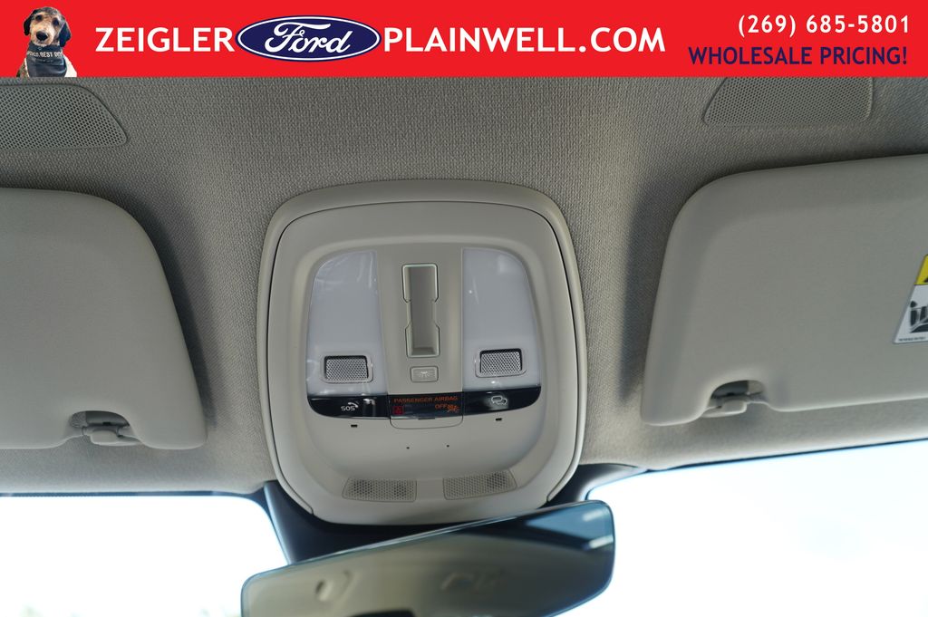 2023 VOLVO XC40 - Image 33