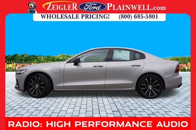 2023 Volvo S60 Recharge T8 Plus AWD photo 2
