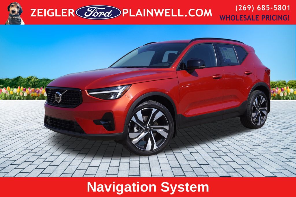 2023 VOLVO XC40 - Image 1