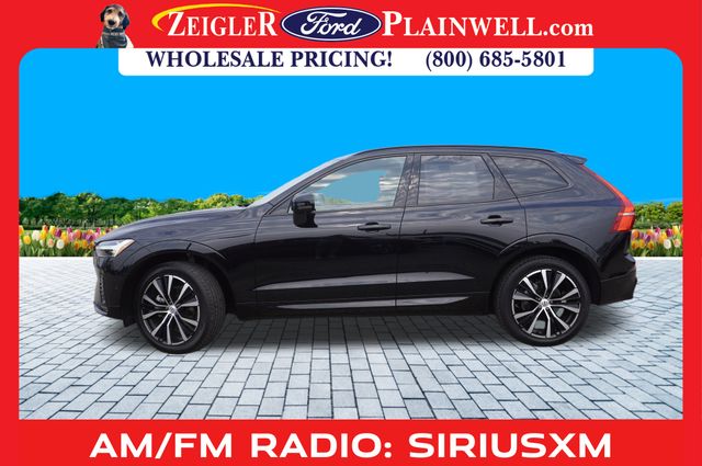 2025 Volvo XC60 B5 Plus Hybrid photo 2