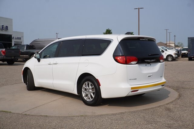 2023 Chrysler Voyager LX photo 3