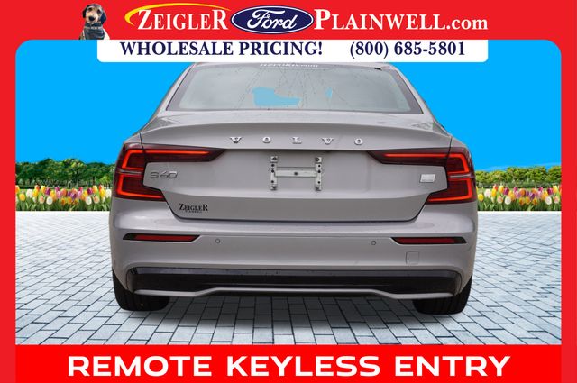 2023 Volvo S60 Recharge T8 Plus AWD photo 4