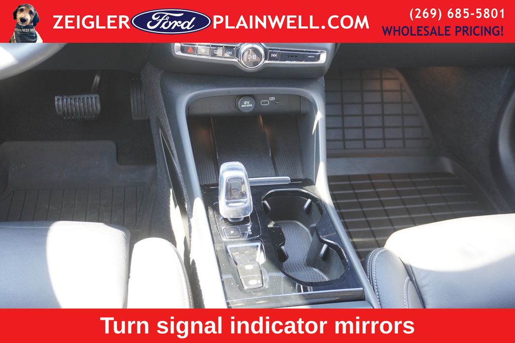 2023 VOLVO XC40 - Image 16