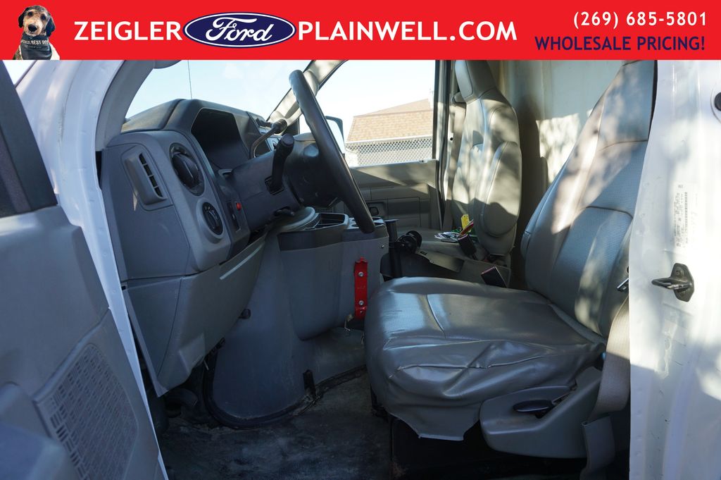 2011 FORD E-450 - Image 8