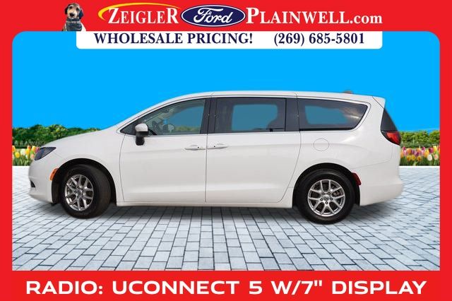 2023 Chrysler Voyager LX photo 2